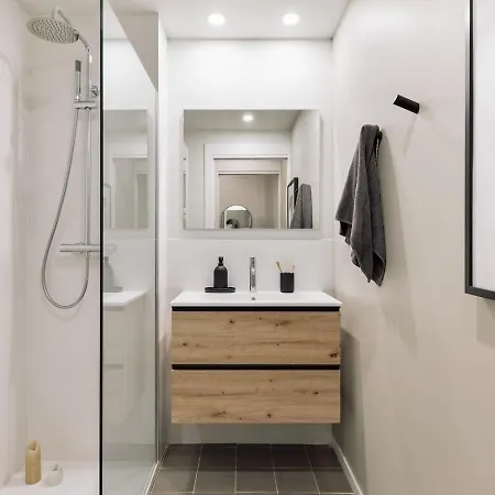 Andy - 2 Bedrooms And Office And Balcony In Eixample Dreta Barcelona